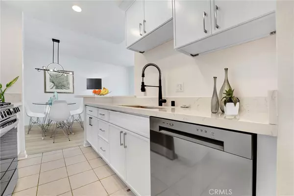North Hollywood, CA 91602,10861 Moorpark ST #203