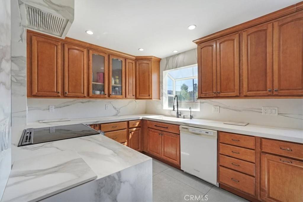 Van Nuys, CA 91406,15330 Hart ST