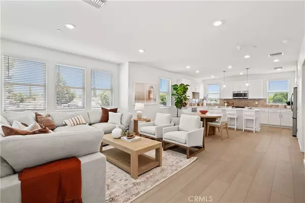 Pico Rivera, CA 90660,9341 Via Azul