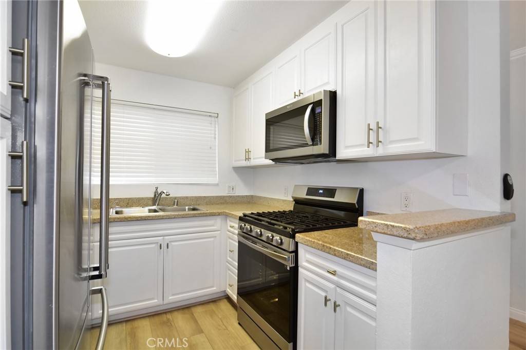 Woodland Hills, CA 91367,5515 Canoga AVE #219