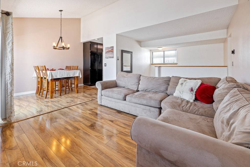 Canyon Country, CA 91351,27066 Hidaway AVE #6
