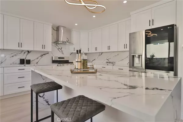 22131 Victory BLVD, Woodland Hills, CA 91303