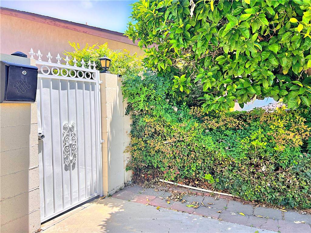 Winnetka, CA 91306,20009 Arminta ST
