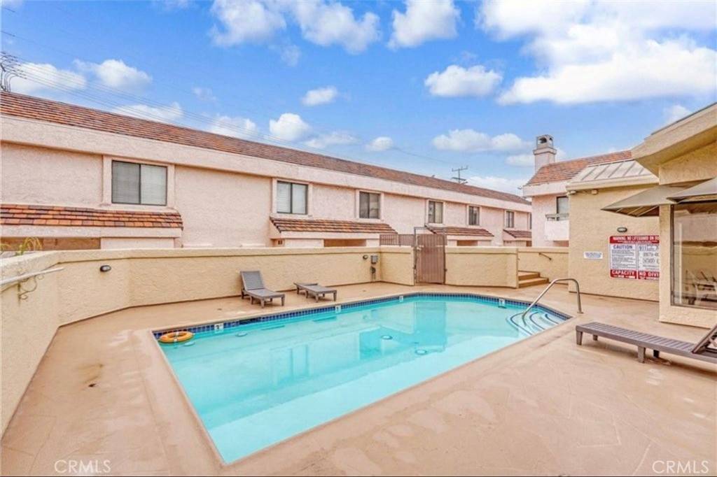 Chatsworth, CA 91311,9906 Owensmouth AVE #13