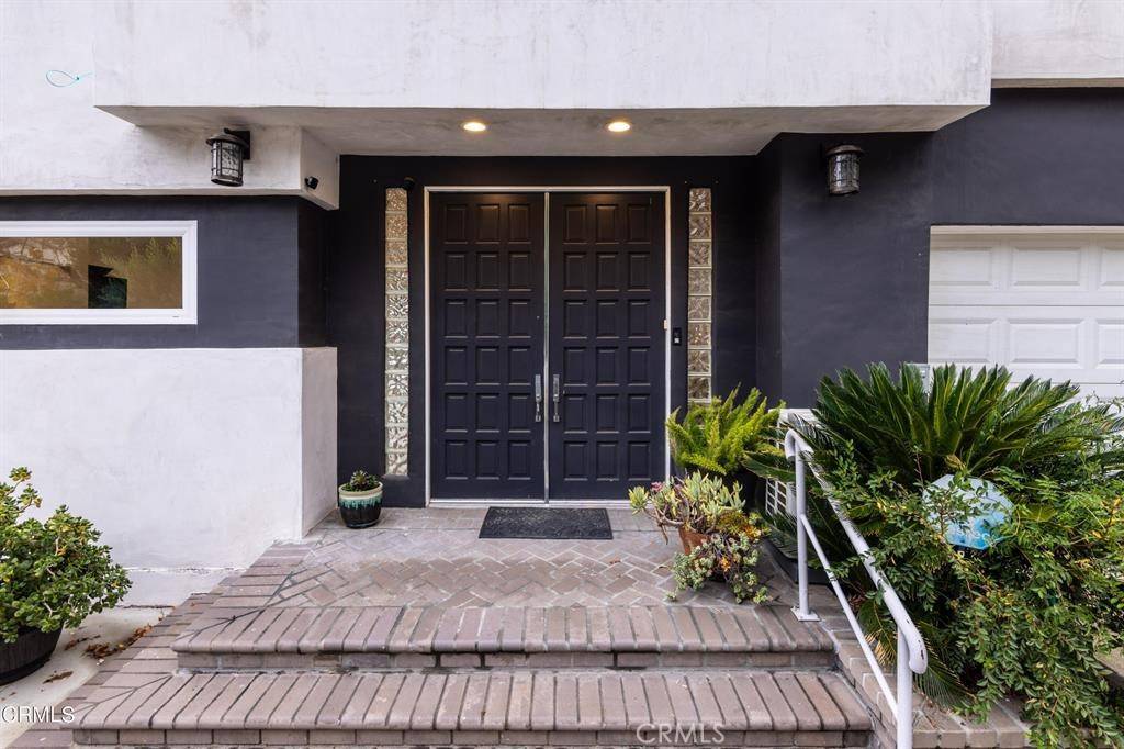 Woodland Hills, CA 91364,5035 Escobedo DR