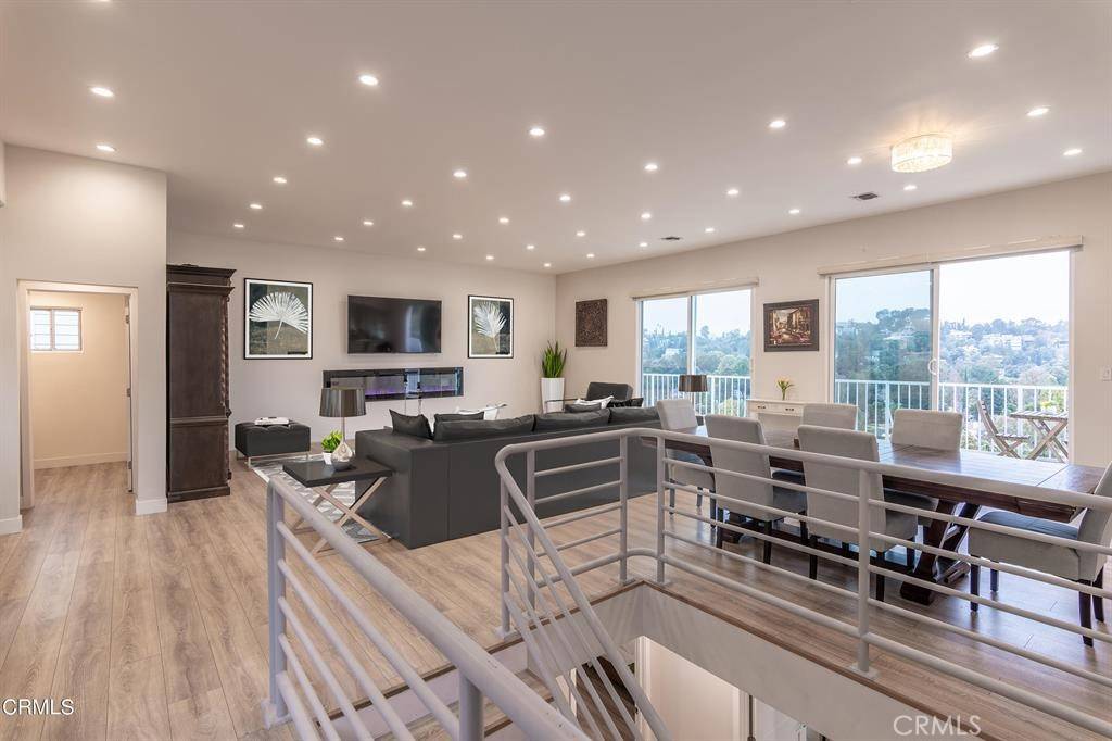Woodland Hills, CA 91364,5035 Escobedo DR