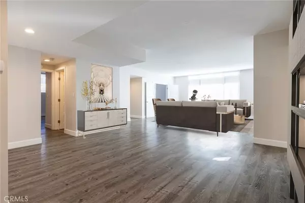 Beverly Hills, CA 90210,412 N Palm DR #303