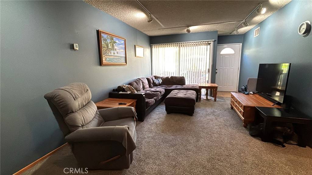 Reseda, CA 91335,8060 Canby AVE #2