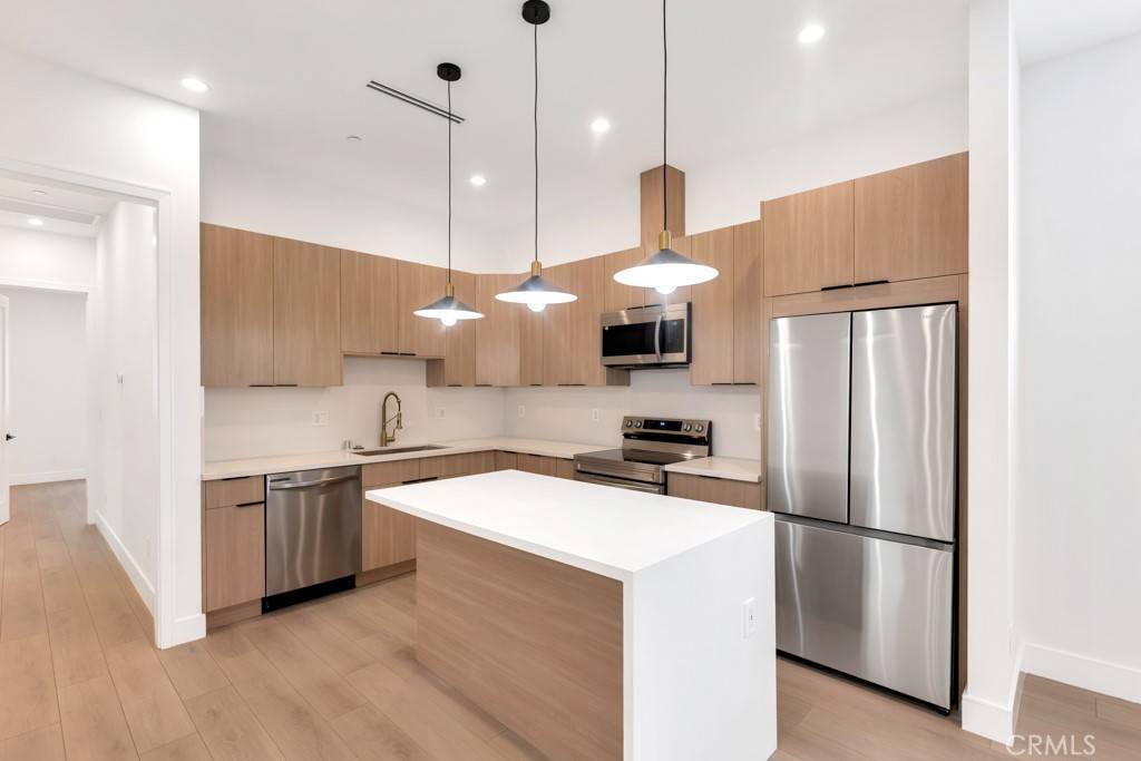 16514 San Fernando Mission Blvd, Granada Hills, CA 91344