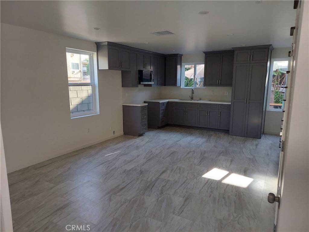 15434 Wyandotte ST, Van Nuys, CA 91411