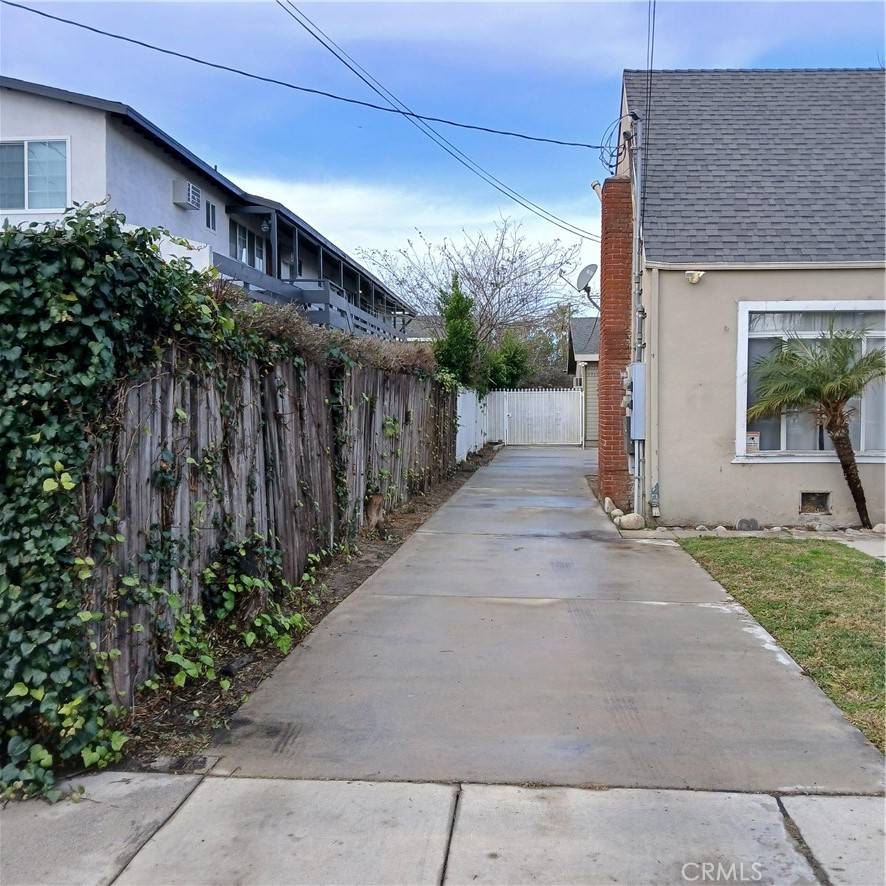 North Hollywood, CA 91601,5717 1/2 Case AVE