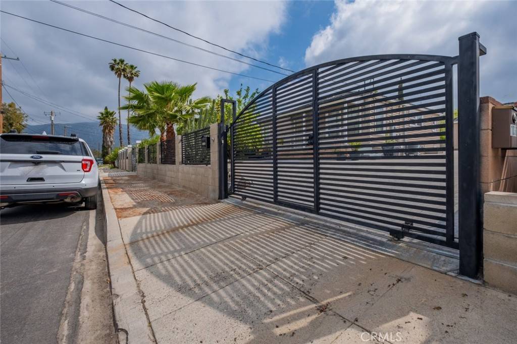 10404 Jardine AVE, Sunland, CA 91040