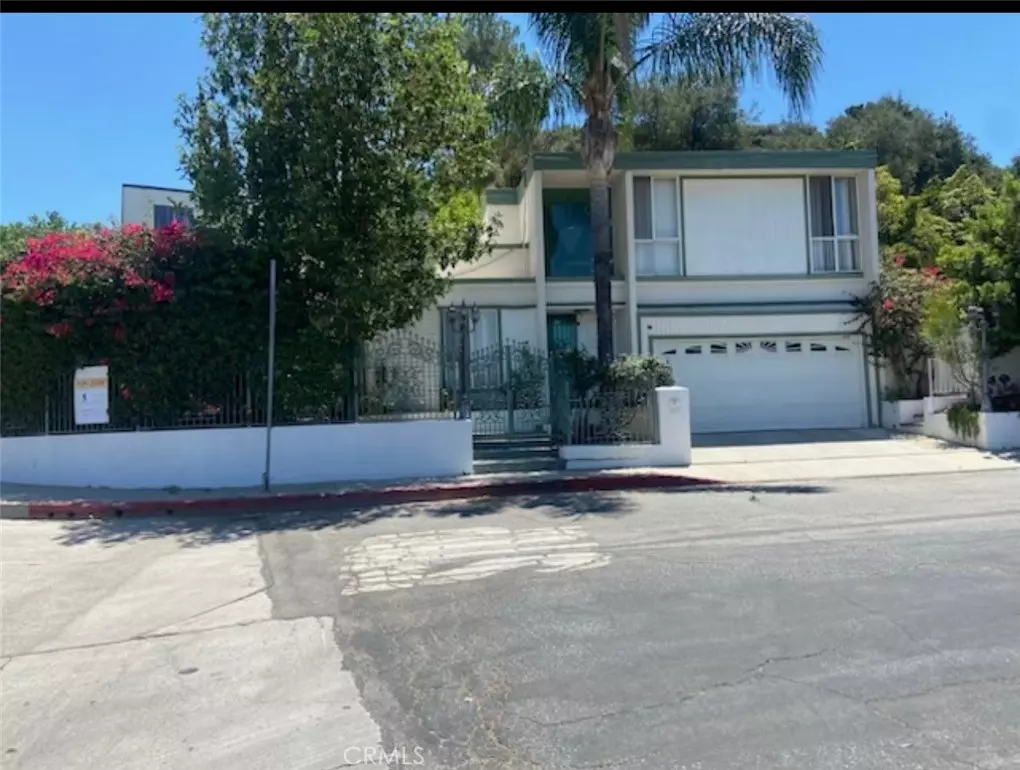 Encino, CA 91436,17041 Escalon DR