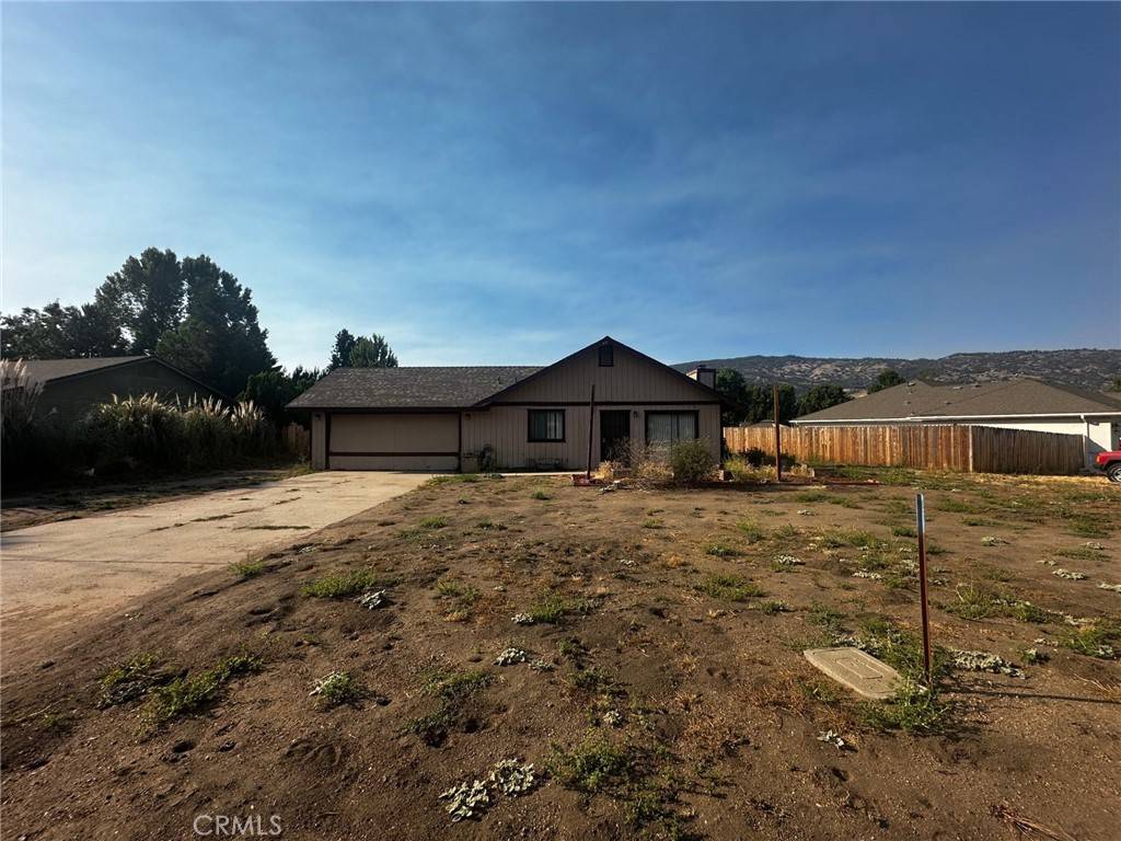 30001 Caddy LN, Tehachapi, CA 93561