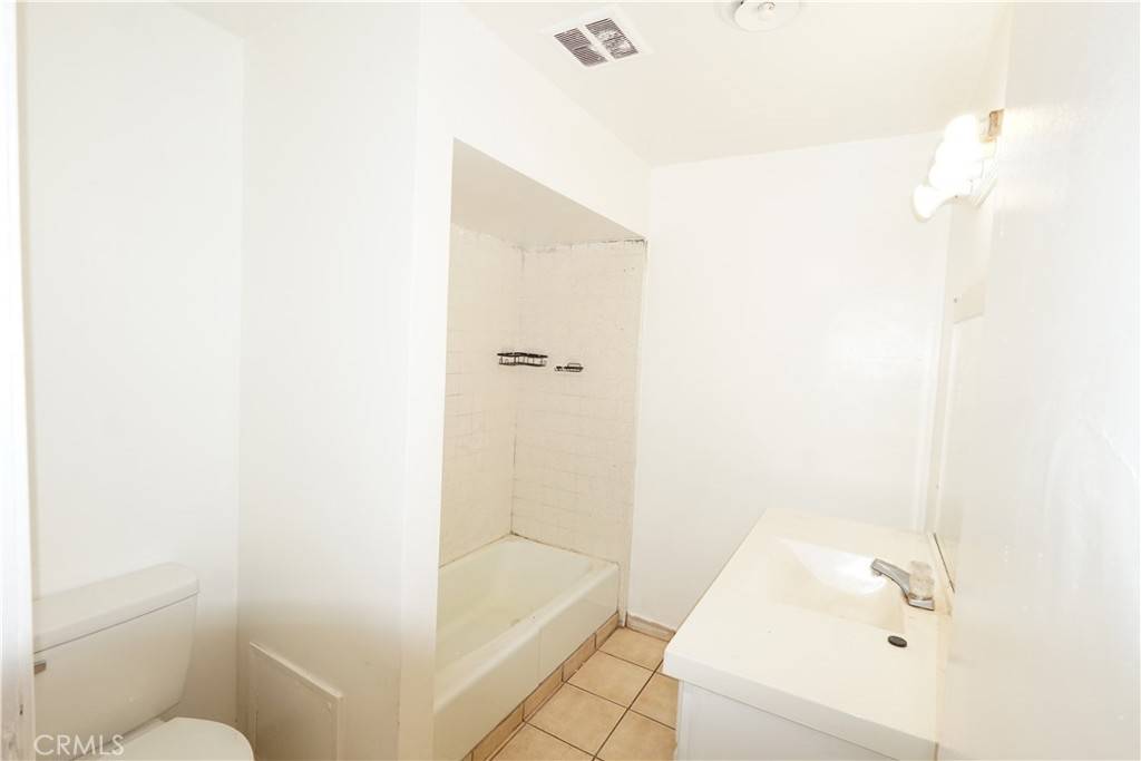 Bakersfield, CA 93305,1108 Monterey ST #B