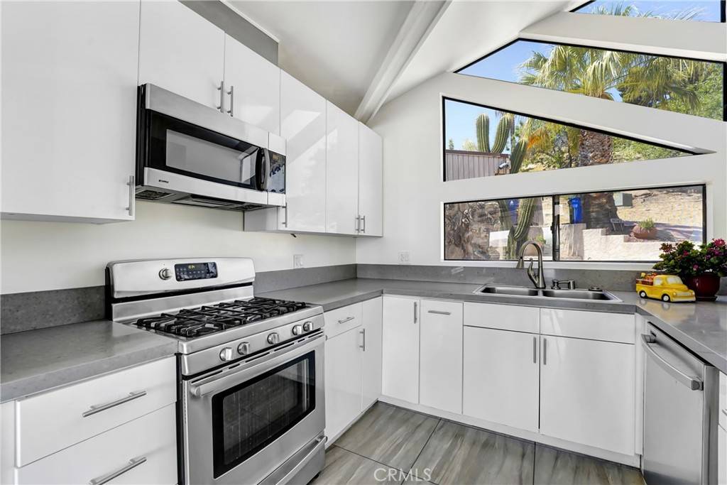 West Hills, CA 91304,8742 Azul DR