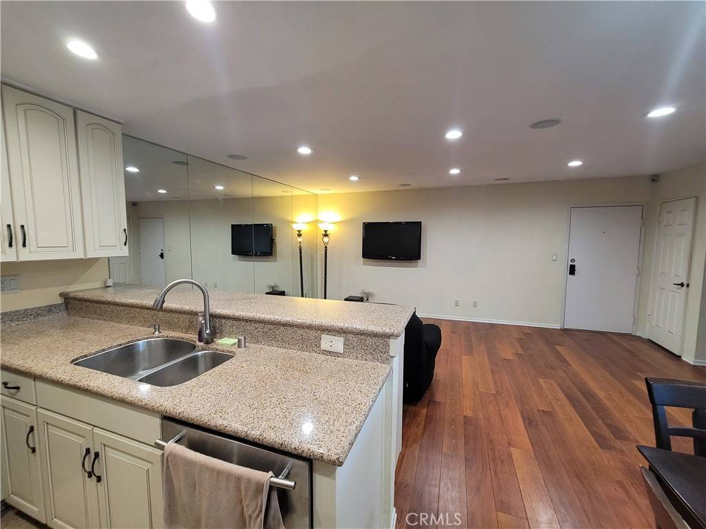 Tarzana, CA 91356,18530 Hatteras ST #324