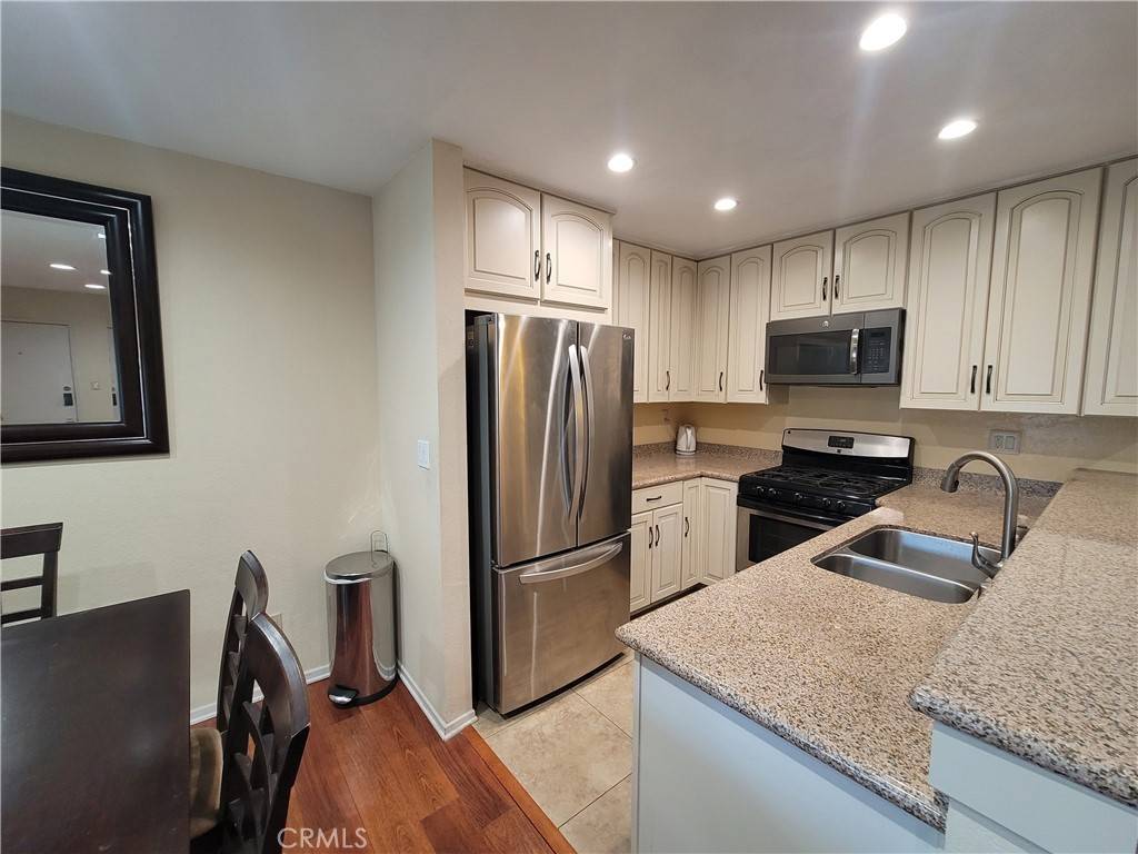 Tarzana, CA 91356,18530 Hatteras ST #324
