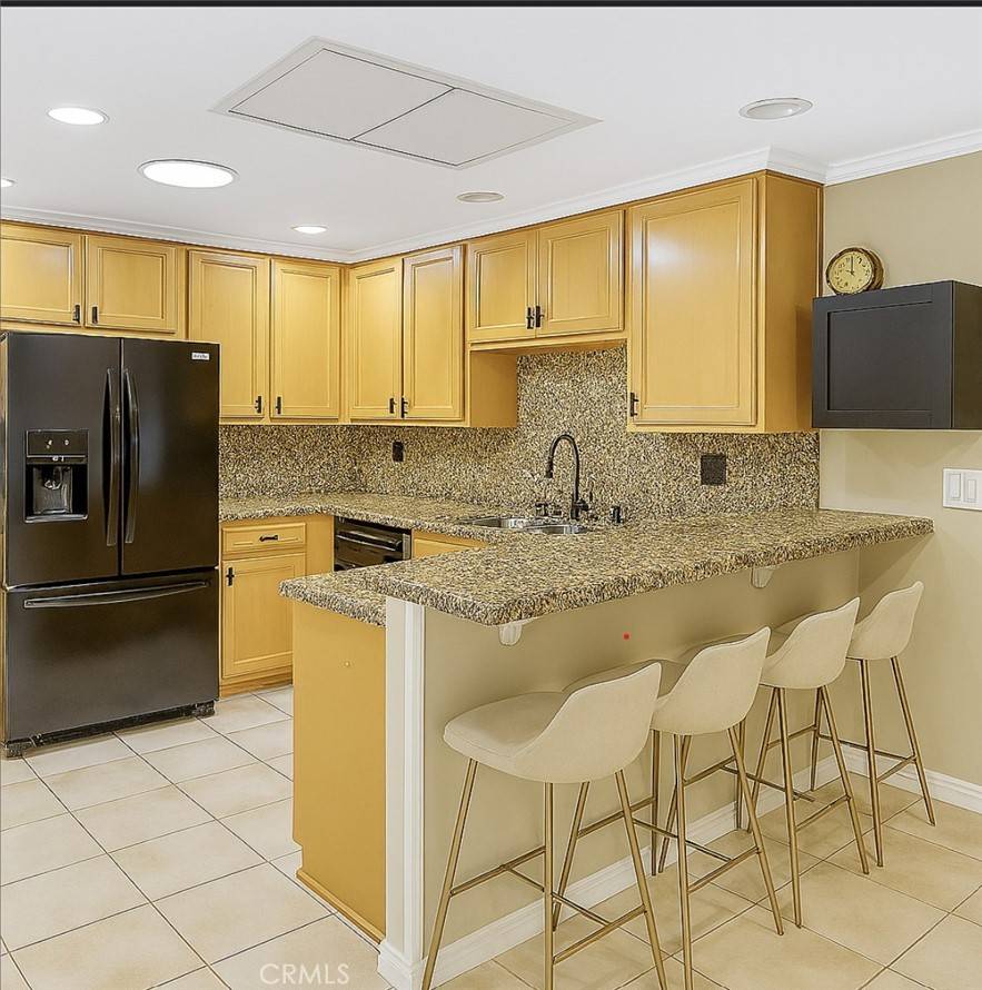 Canoga Park, CA 91303,22252 Bassett ST