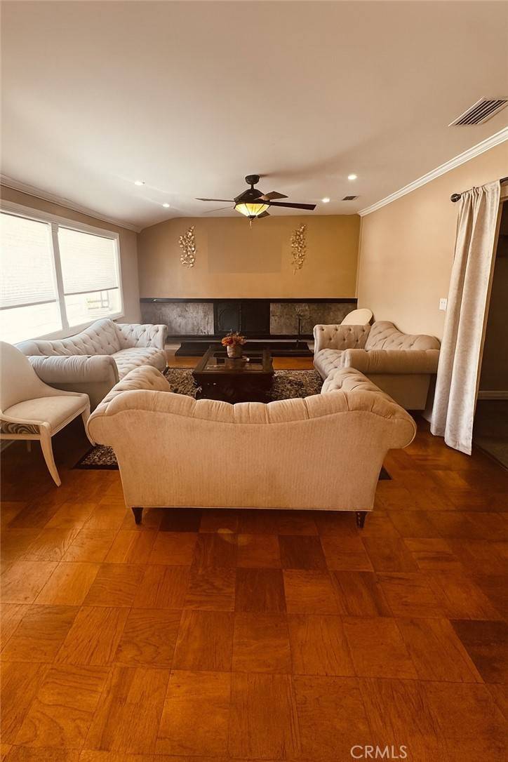 Canoga Park, CA 91303,22252 Bassett ST
