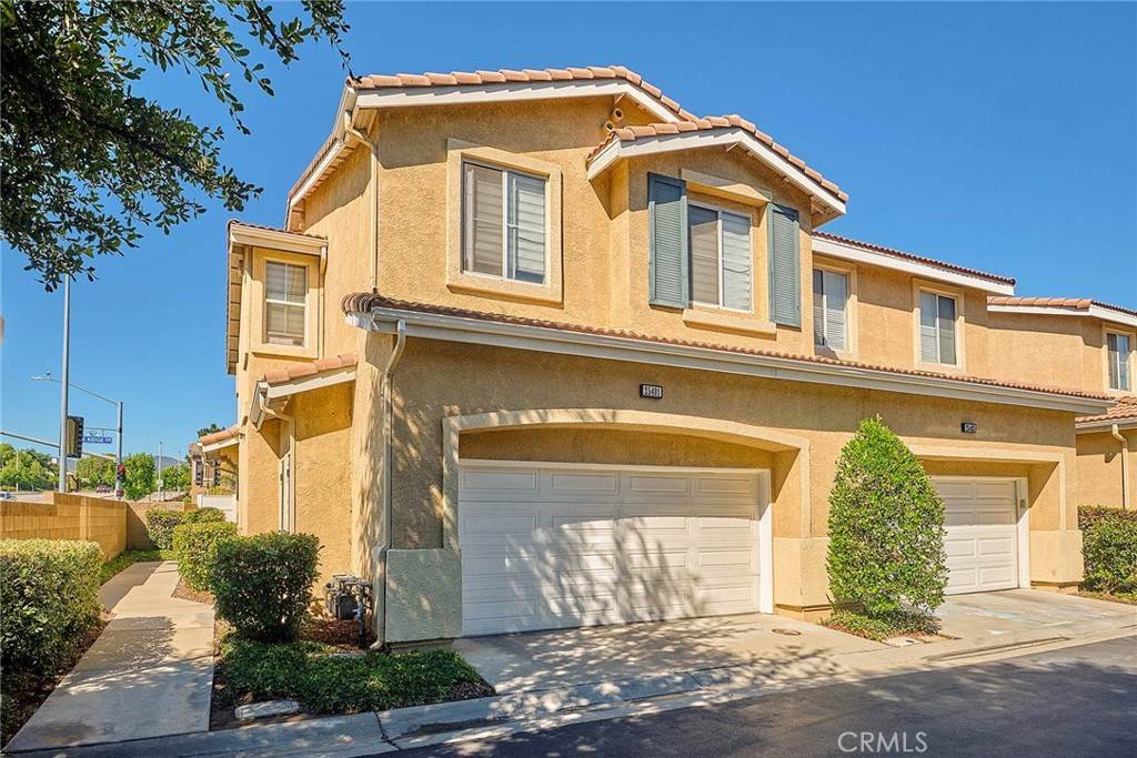 25401 Holly Beach DR, Saugus, CA 91350