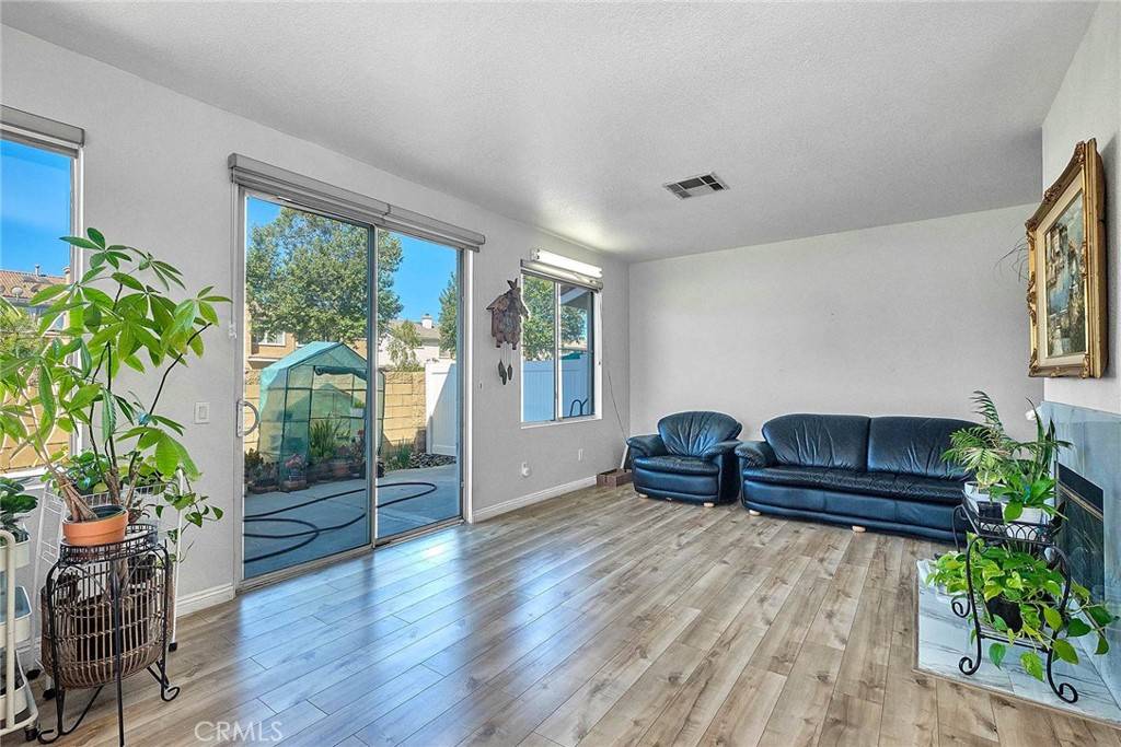 Saugus, CA 91350,25401 Holly Beach DR