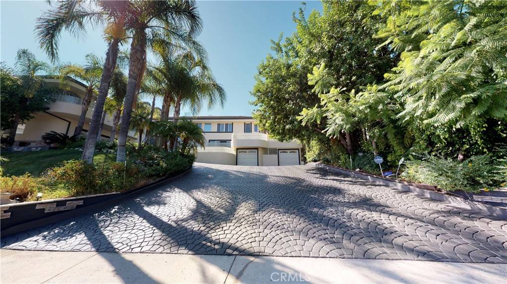 22500 N Summit Ridge CIR, Chatsworth, CA 91311