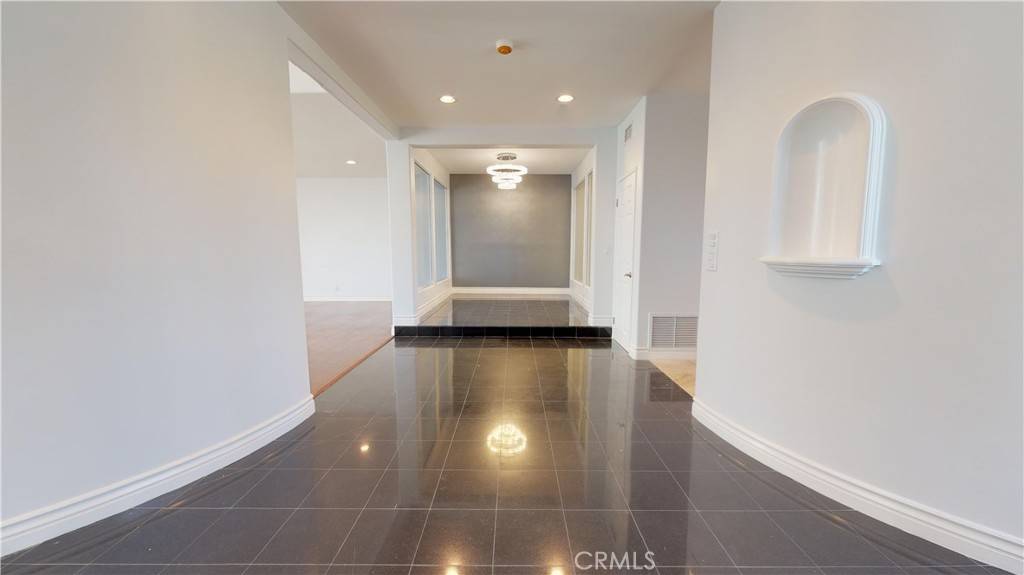 Chatsworth, CA 91311,22500 N Summit Ridge CIR
