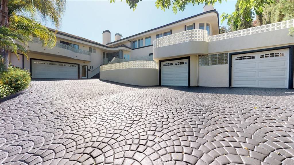 Chatsworth, CA 91311,22500 N Summit Ridge CIR