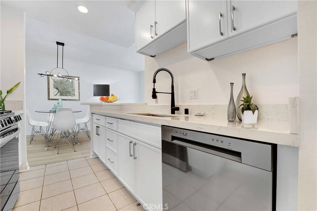 North Hollywood, CA 91602,10861 Moorpark ST #203