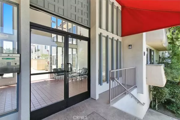 18640 Collins ST #220, Tarzana, CA 91356