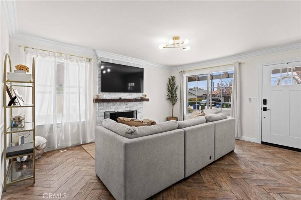 Moorpark, CA 93021,4332 Fairbrook LN