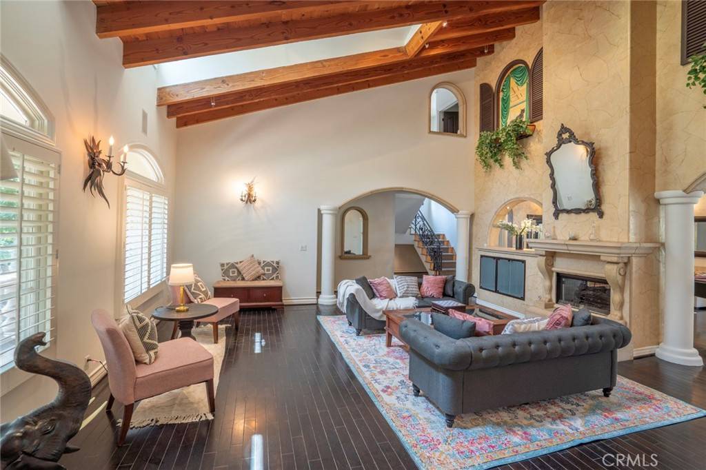 Sherman Oaks, CA 91423,4063 Benedict Canyon DR