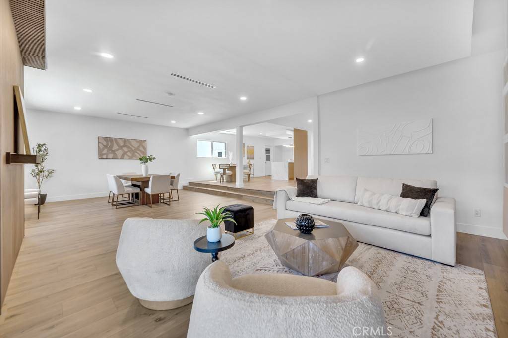 Winnetka, CA 91306,20646 Hatton ST