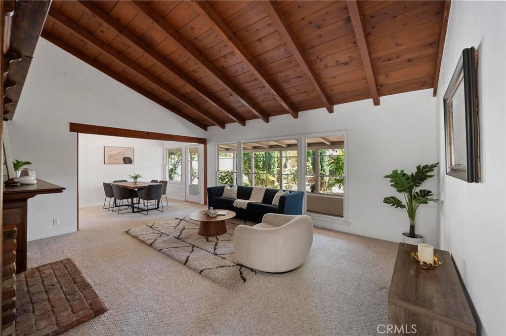 Van Nuys, CA 91406,6820 Encino AVE