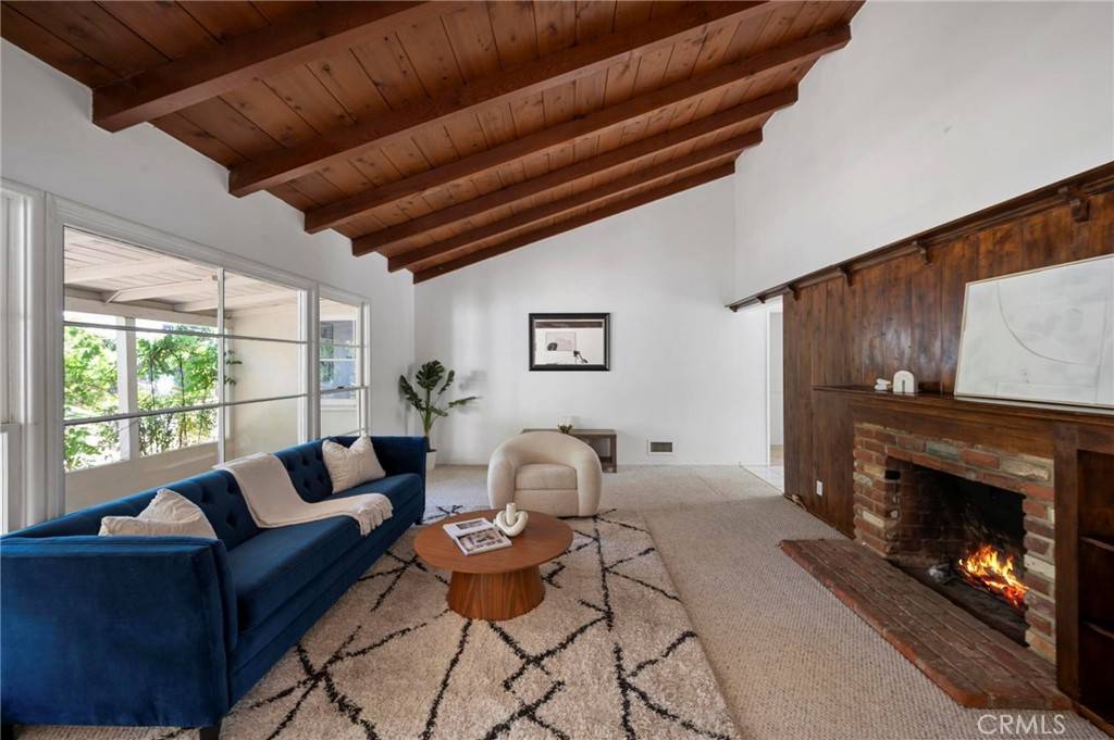 Van Nuys, CA 91406,6820 Encino AVE