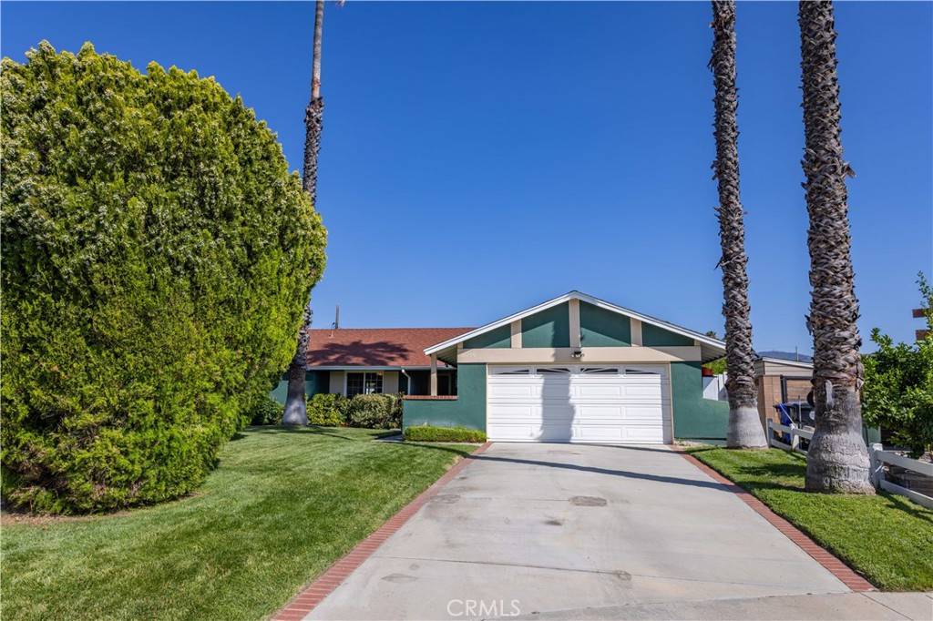 27200 Pine Hills AVE, Canyon Country, CA 91351