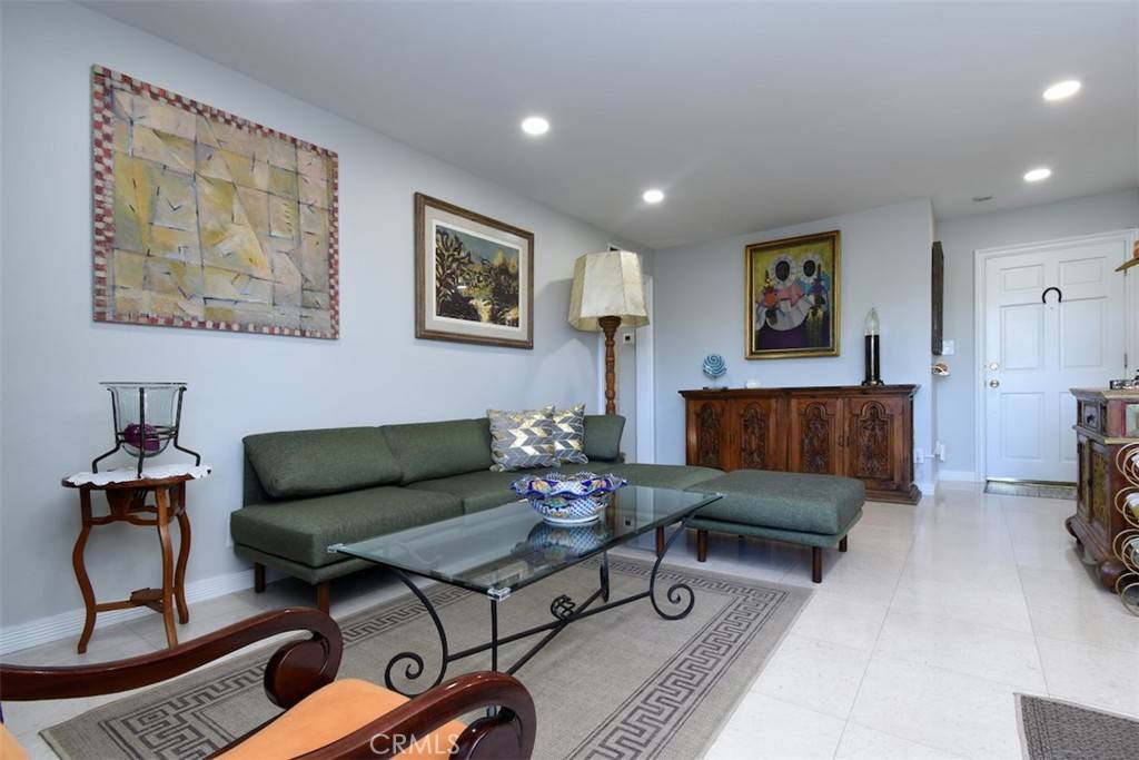 Burbank, CA 91505,4140 Warner BLVD #302