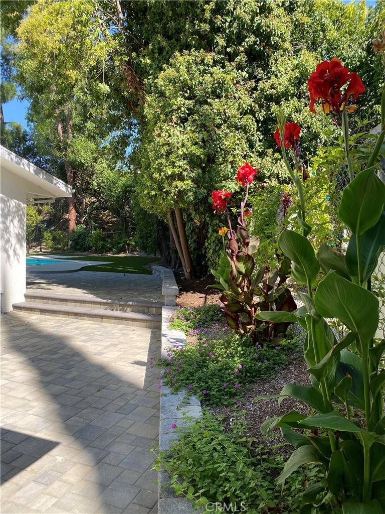 Woodland Hills, CA 91367,24041 Mariano ST