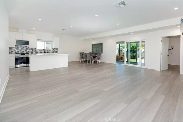 North Hollywood, CA 91605,12818 Arminta ST