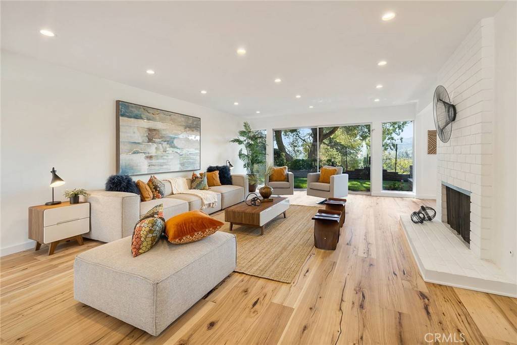 Tarzana, CA 91356,4747 El Caballero DR