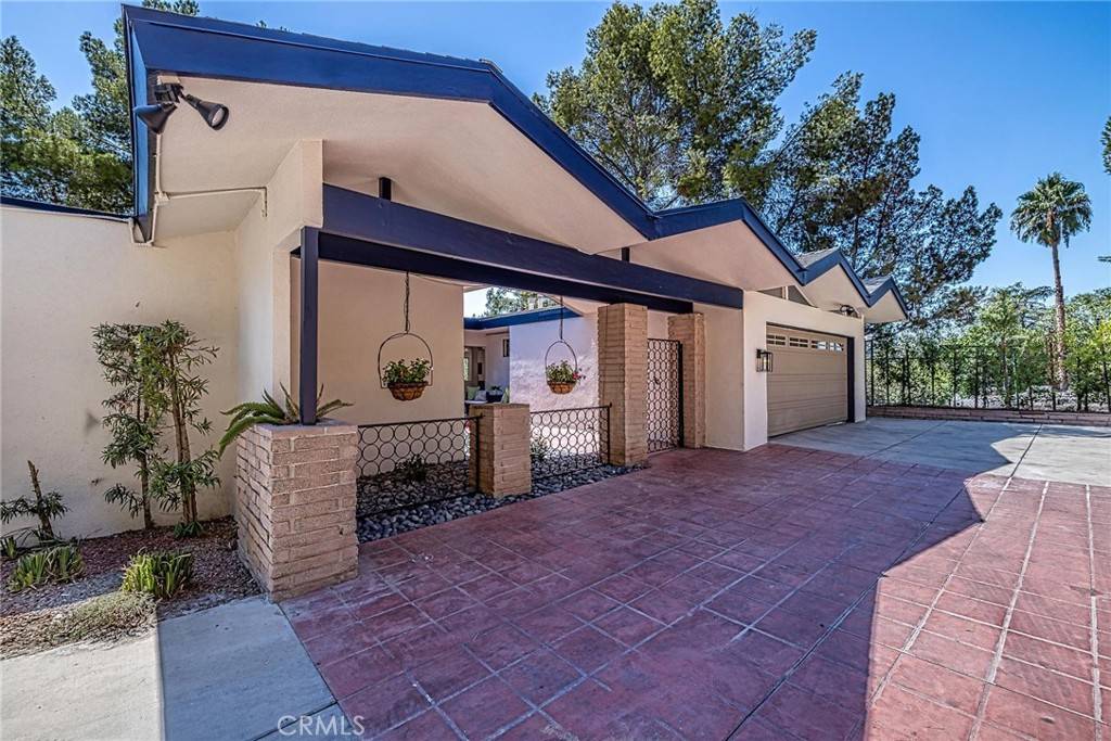 Tarzana, CA 91356,4747 El Caballero DR