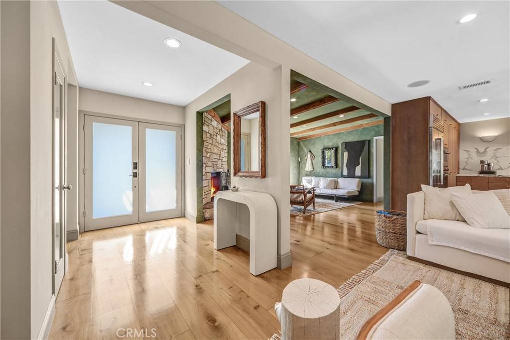 Encino, CA 91436,4060 Harclare LN