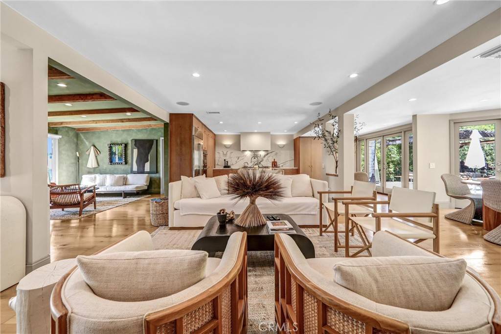 Encino, CA 91436,4060 Harclare LN