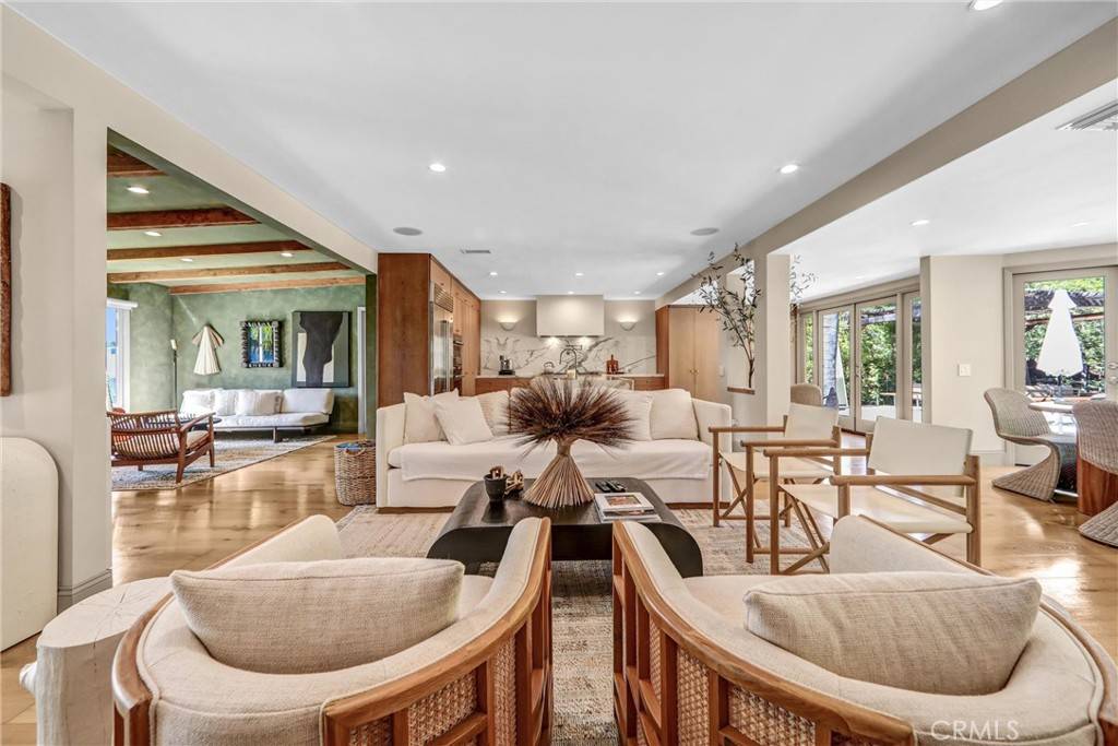 Encino, CA 91436,4060 Harclare LN