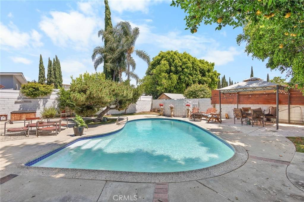 15354 Leadwell ST, Van Nuys, CA 91406