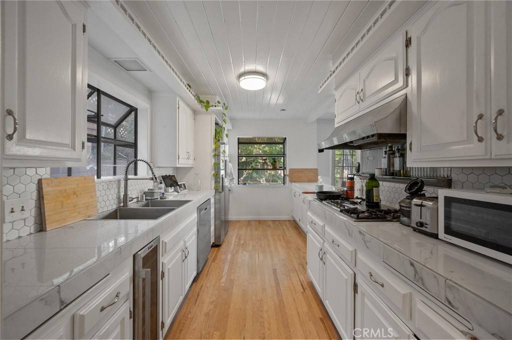 Woodland Hills, CA 91364,20955 De Mina ST