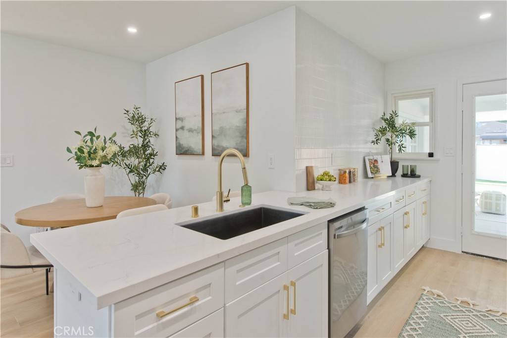 Lake Balboa, CA 91406,17007 Bassett ST