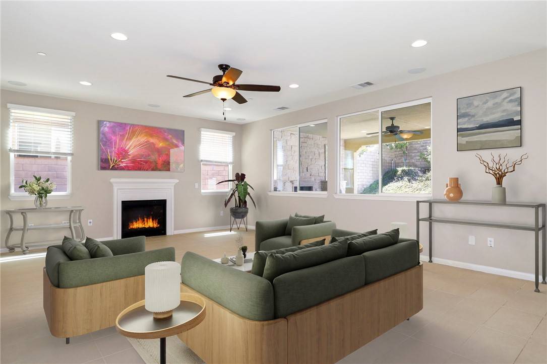Saugus, CA 91350,28245 Nield CT