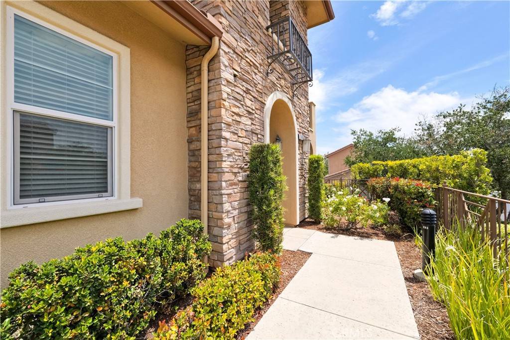 Valencia, CA 91354,28426 Herrera ST